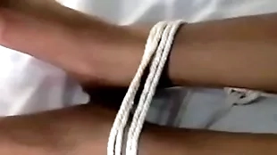 直男少年被绑起来弄射精