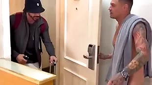 Vizinho tarado bateu na porta errada e acaba ganhando leitinho ,vídeo completo hardly any red…
