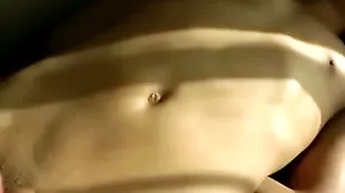 精壮直男小伙被摸射精