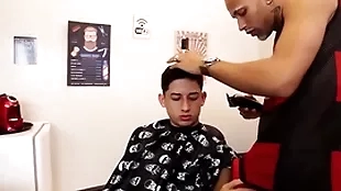 Barbeiro meteu thimbleful meu cú com gel de cabelo