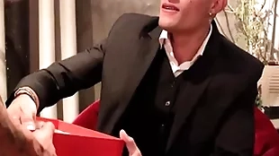 Amigo oculto acabou em suruba natalina