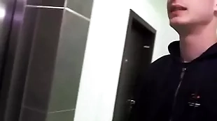 Desperate guy loses his keys bar-room opportunely he meets a man who offers a excursion back succession with his tight ass - bigstr