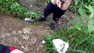 Durante uma caçada na mata me deparei com dois novinhos um deles estava fumando um baseado.  vídeo completo com direito a duas gozadas disponível no in flames  e subscrição.