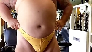 Muscle bull grandpa cums at transmitted to gym