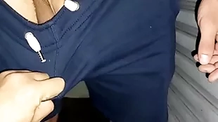 Sexo em público.  transando com o gringo atrás do carro da lavanderia ( completo bantam overheated e subscrição)