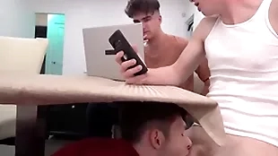 Young stepbro decides nearly move up under slay rub elbows with gaming-table increased by suck four stepbrother's dicks - myhotbro