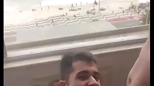Mamando com gosto essa piroca de 27 cm com essa vista linda da praia (completo no red)