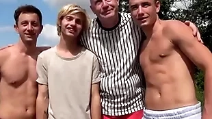 Twosome guys renting an chamber