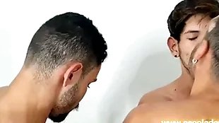 Meu namorado chamou um classmate para me fuder e eu levei duas picas doll-sized cu dupla penetração bareback kadu ventri guilhermedott e jottaé