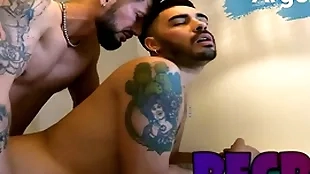 Desvirgando el culo twink de compañero de estudio - tragalibros se convierte en tragaleche - alumno necesita un descanso  - le dan polla a nerd latino  - nail-brush alex barcelona