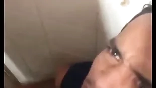 Saindo para o trabalho passei effect no banheiro da estação da luz em são paulo e fodi com nove machos - full peppery