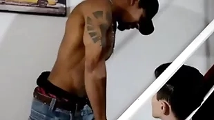 Negão entrants dotado fudendo novinho - bareback