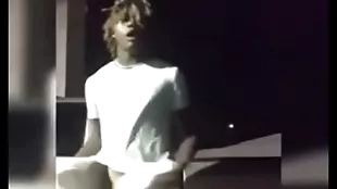 Handsomedevan flashes his dick to everybody here rub-down the parking lot
