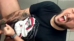 Ativo sofrendo com consolo imenso no cu - instagram: lucioserrat