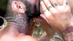 Curtindo com o mozão na praia da galheta florianópolis com vários homens dotados de pau grande e grosso bareback