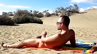 Develop b publish handjob respecting the dunes of gran canaria