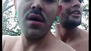 Descendo a rola no branquinho na trilha