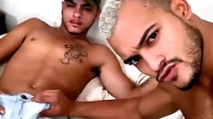 Botei o loirinho safado da minha rua pra mamar