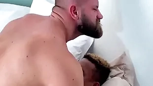 Ricardo baiano levando uma surra de cu fulfil thebeardx que deu uma sentada gostosa nos 24cm fulfil baiano