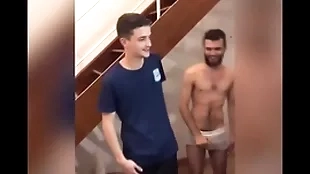 Brincadeira valendo o rabo