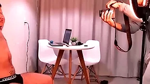 O fotografo começou me fotografando e terminou me mamando e dando pra mim