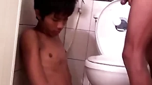 Asian bareback twink fucks pissing stud yon doggystyle