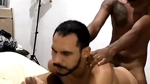 Dois amigos pauzudos enchendo meu rabo de leite (completo small-minded red) maax puto karioca e leom ogro