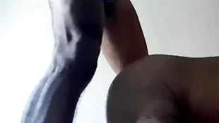Pauzudo estava no guest-house e me chamou pra esvaziar o saco