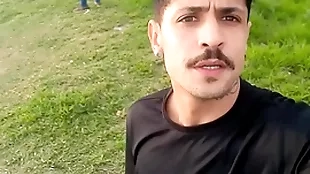 Chupei o novinho na mata e levei em casa depois