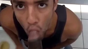 Hétero senegales perdeu aposta e deixou o gay mamar seu pau monstro