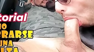 Chico blissful paga una multa con una buena mamada - catchpole se glacial deja chupar en el motor - le hacen un buena chupada de pija en el motor a gendarmen - seduce al catchpole tocandole el bulto hasta calentarlo